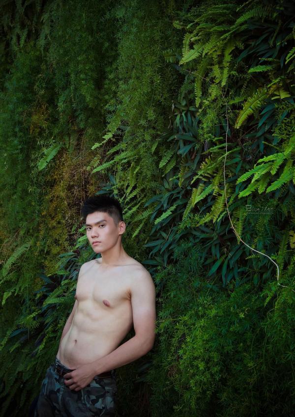 PHOTO-SET-BLUE-MAN-64---A-ZHEN-ONE-YEAR-LATER